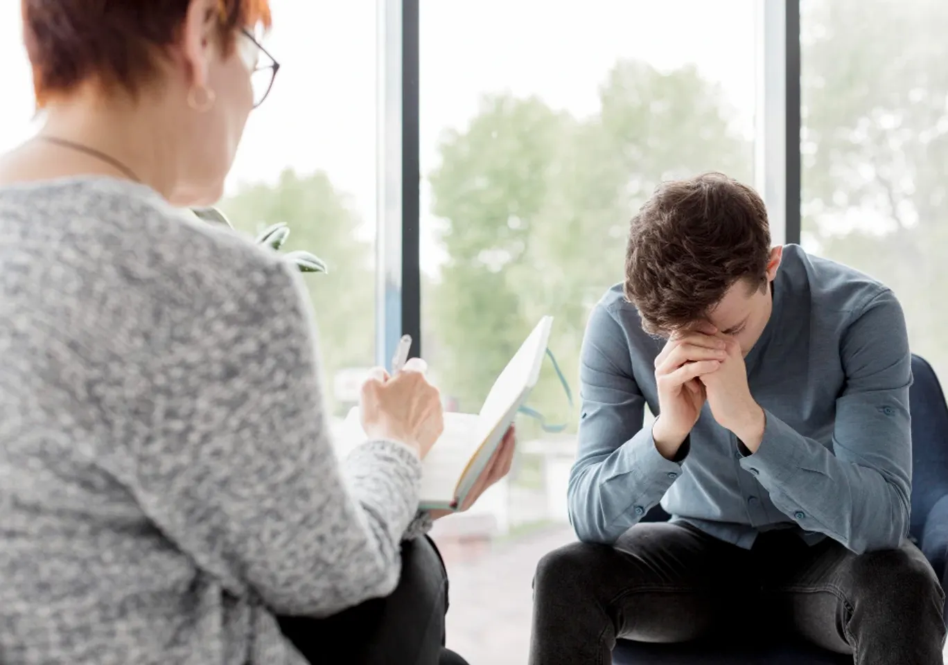 Psychiatra Opole, konsultacja prywatna: konsultacja u terapeuty przy oknie