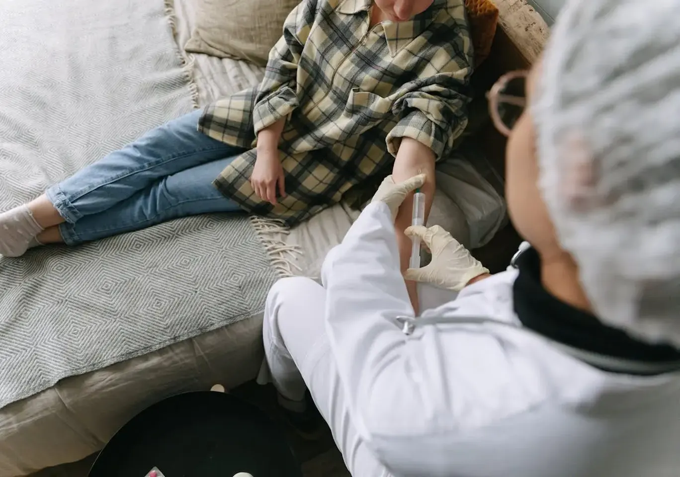 Leczenie uzależnień Opole: rozmowa terapeutyczna na kanapie