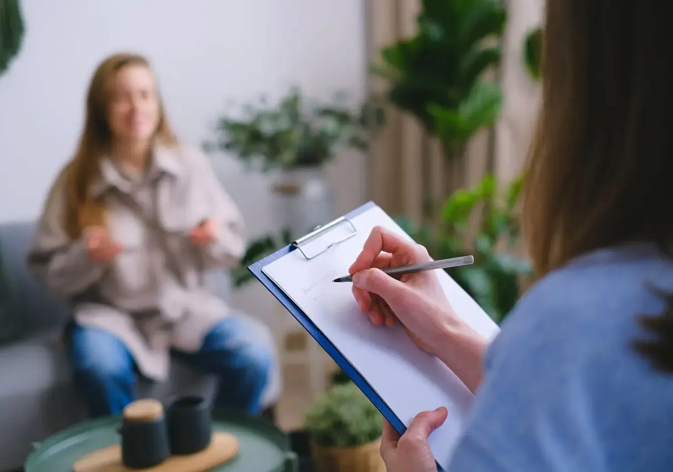 Psychiatra Opole, konsultacja prywatna: wywiad z pacjentką i notatki specjalisty